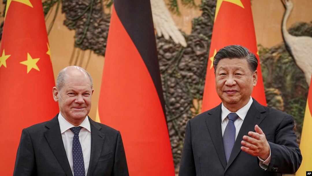 Chanselye Alman Olaf Scholtz, a goch, rankontre Prezidan Xi Jinping nan Peken, kapital Lachin Kominis, Vandredi 4 Nov. 2022. 