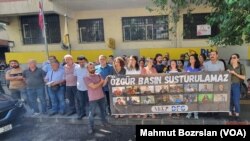 Diyarbakır'da Kürt gazetecilerin Haziran 2022'de tutuklanmasına karşı protesto