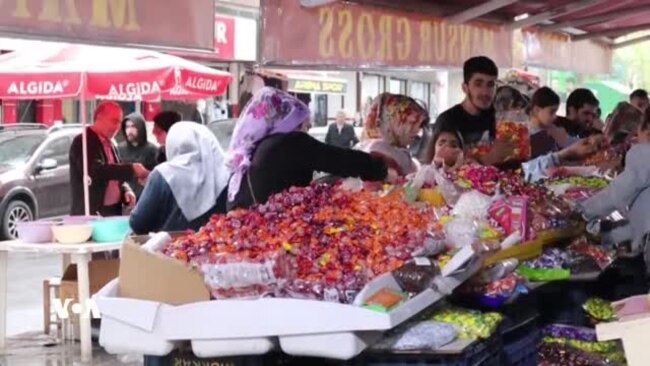 Li Bazarên Amedê Buhabûnê Sîbera Xwe li Kêfxweşiya Cejnê Kîrî Ye