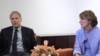 북한에 억류됐다 혼수상태로 풀려난 지 엿새 만에 숨진 미국 대학생 오토 웜비어 군의 부모 프레드 웜비어 씨와 신디 웜비어 씨가 20일 VOA와 인터뷰했다. 