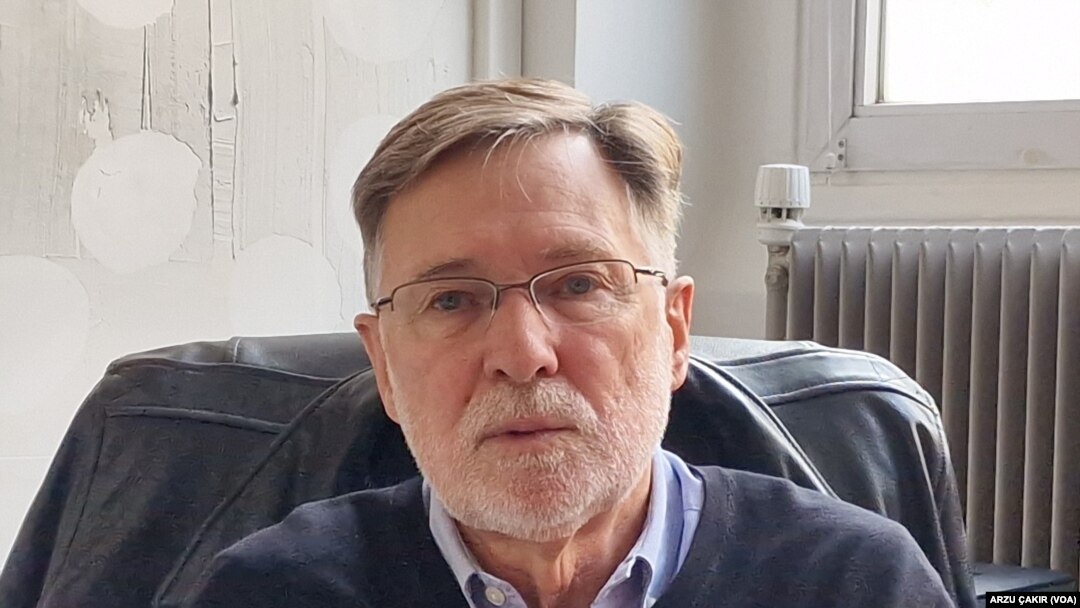 Fransa Uluslararası Stratejik Araştırmalar Enstitüsü (IRIS) Başkan yardımcısı Prof. Didier Billion Batılı ülkeleri çifte standartla suçluyor