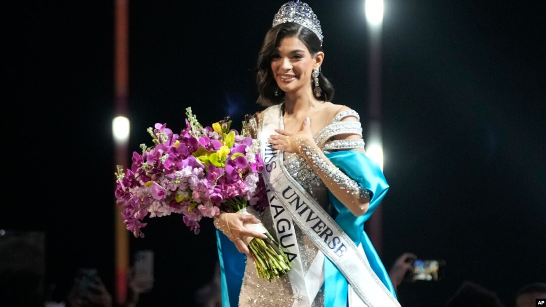 Miss Nicaragua, Sheynnis Palacios, sonríe después de ser coronada Miss Universo en el 72° Concurso de Belleza Miss Universo en San Salvador, El Salvador, el sábado 18 de noviembre de 2023. (Foto AP/Moises Castillo)