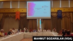 Diyarbakır'da 'Kürtler ne yapmalı?' toplantısına bazı gazeteciler de katıldı