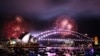 2023年12月31日，悉尼新年除夕慶祝活動上,煙火在悉尼港上空綻放。（圖片來自美聯社）