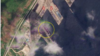 라진항을 촬영한 지난 2일 자 위성사진에 190m 길이의 대형 선박이 보인다. 바로 옆 부두에선 북러 무기거래 의혹 제기 당시 불거진 컨테이너 더미(화살표)도 볼 수 있다. 사진=Planet Labs