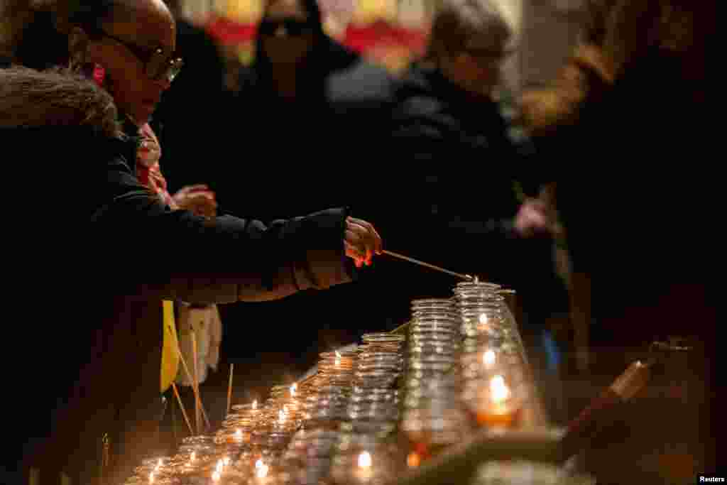 Las celebraciones religiosas son tradicionales durante la Navidad. En la iglesia de San Patricio, Nueva York, se realiza una de las misas más concurridas de la gran manzana. 