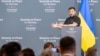 O Presidente da Ucrânia, Volodymyr Zelenskyy, durante a conferência de imprensa de encerramento da Cimeira sobre a paz na Ucrânia, na luxuosa estância de Burgenstock a 16 de junho de 2024.