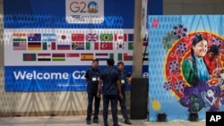 በህንድ፣ ኒውደልሂ በሚካሄደው የቡድን 20 ጉባዔ የመሰብስሰቢያ አዳራሽ፣ የፀጥታ አካላት ጥበቃ ሲያደርጉ - መስከረም 8፣ 2023