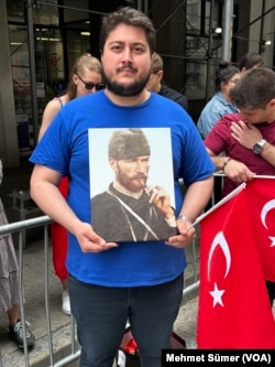 Türk vatandaşları ve New York'taki turistler de yürüyüşe ilgi gösterdi