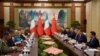Presidenti kinez, Xi Jinping dhe delegacioni i tij takohen me kryeministren italiane Giorgia Meloni në Pekin, më 29 korrik, 2024/Reuters