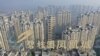 在江蘇省鎮江一所大樓頂部俯瞰碧桂園建造的鳳凰城樓盤。 （2021年10月31日）
