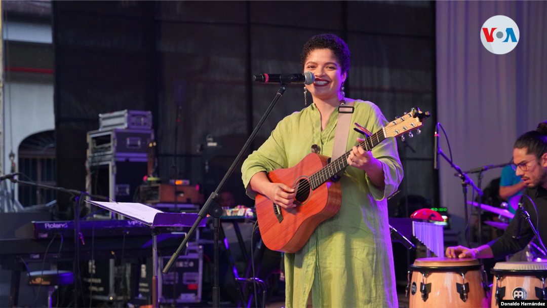 La cantante nicaragüense Ceshia Ubau. Foto: Donaldo Hernández, VOA