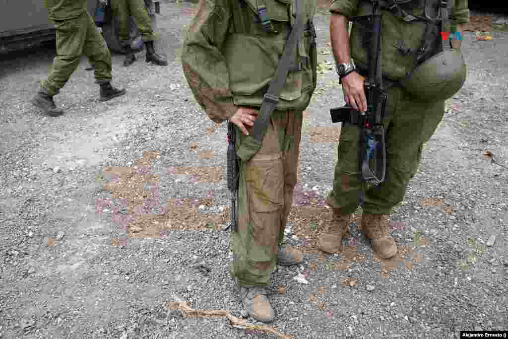 Soldados de las Fuerzas de Defensa de Israel custodian la zona norte del país, muy cerca de la frontera con Líbano, el 31 de octubre de 2023.
