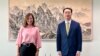 김건 한국 외교부 한반도평화교섭본부장은 1일 한국을 방문 중인 욜란다 로페즈 VOA 총국장 대행과 만났다. 사진 = 한국 외교부 제공.