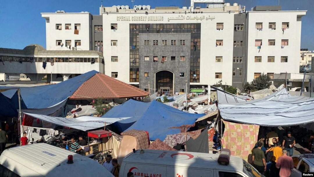 آوارگان فلسطینی در محوطهٔ شفاخانهٔ الشفا