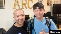 김금혁(오른쪽) 씨가 미국 연수 중 NGO 관계자와 기념촬영하고 있다. (김금혁 씨 제공)