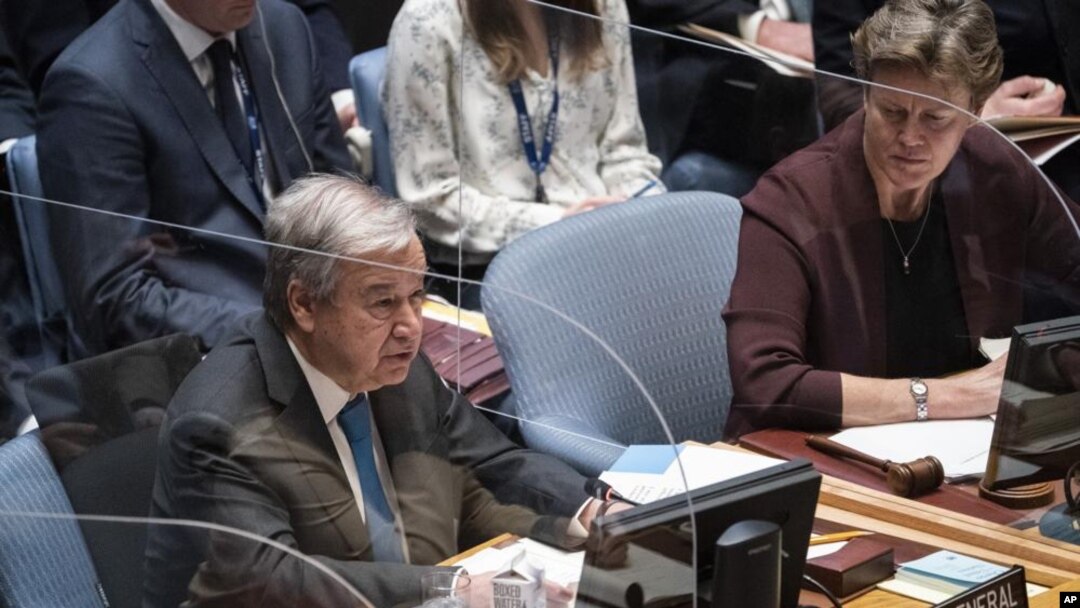 ARCHIVO - El secretario general António Guterres habla durante una reunión del Consejo de Seguridad de las Naciones Unidas, el martes 5 de abril de 2022, en la sede de la ONU. (AP Foto/John Minchillo, archivo)