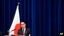 기시다 후미오 일본 총리가 16일 열린 임시 각의에서 새로운 국가안보전략과 국방전략, 방위력 정비계획을 채택한 후 기자회견을 했다.