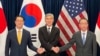 (자료 사진) 성 김 미국 국무부 대북특별대표와 김건 한국 외교부 한반도평화교섭본부장, 후나코시 다케히로 일본 외무성 아시아대양주 국장 등 세 나라 북 핵 수석대표들이 13일 인도네시아 자카르타의 미국대사관에서 회동했다. 사진 = 한국 외교부.