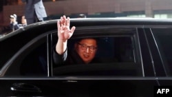 北韓領導人金正恩離開板門店返回北韓(2018年4月27日)