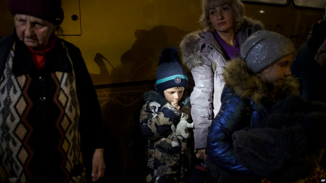 Internally displaced people from Mariupol and nearby towns arrive in Zaporizhzhia, Ukraine, April 1, 2022.