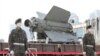 9일 한국 국방부가 지난 2일 동해 북방한계선(NLL) 이남으로 북한이 쏜 단거리 탄도미사일(SRBM)이 SA-5 미사일로 판명됐다면서 서울 용산 청사 앞에서 잔해를 공개하고 있다.