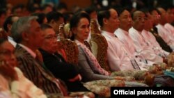 ပြည်ထောင်စုငြိမ်းချမ်းရေးညီလာခံ တက်ရောက်သူများ။ 