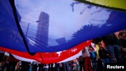 支持签署和平协议的民众11月15号在首都波哥大举行集会