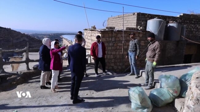 Grûpeke Keç Û Xortên Akrê Kolanên Dîrokî Yên Bajêr Dixemilînin 