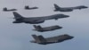 1일 한국 서해 상공에서 실시된 2023년 첫 미한 연합공중훈련에 미군 B-1B 전략폭격기(가운데)와 F-22 전투기(위), 한국군 F-35 전투기(아래)가 동원됐다.