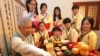 추석을 나흘 앞둔 23일 대전 중구 효문화마을에서 한복을 차려입은 초등학생들이 제사상 차리는 법을 배우고 있다.