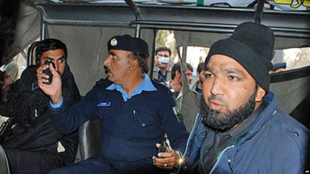 An intelligence official interrogating Mumtaz Qadri, Commando of Pakistan's Elite force, right, who allegedly killed Punjab's governor Salman Taseer, Islamabad, Jan 04 2011