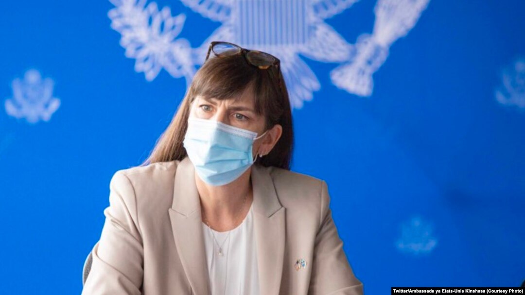 Lisa Peterson, Sous-secrétaire adjointe ya mambi ma makoki ma bomoto, démocratie mpe mosala ya USA, na bokutani na bayi Assemblée nationale ya RDC na kinshasa, 18 juin 201. (Twitter/Ambassade Etats-Unis na Kinshasa)