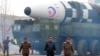 북한은 24일 김정은 국무위원장의 명령에 따라 신형 대륙간탄도미사일(ICBM) 화성 17형을 시험 발사했다며 사진을 공개했다.