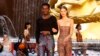 Modis Victor Glemaud (a goch) pandan defile li a pou koleksyon rad sezon Prentan 2023 a nan Nouyok pandan Fashion Week, 10 Sept. 2022. 