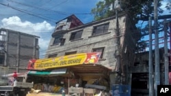 Un edificio dañado después de que un fuerte terremoto sacudiera Bangued, provincia de Abra, norte de Filipinas el miércoles 27 de julio de 2022. (Foto AP)
