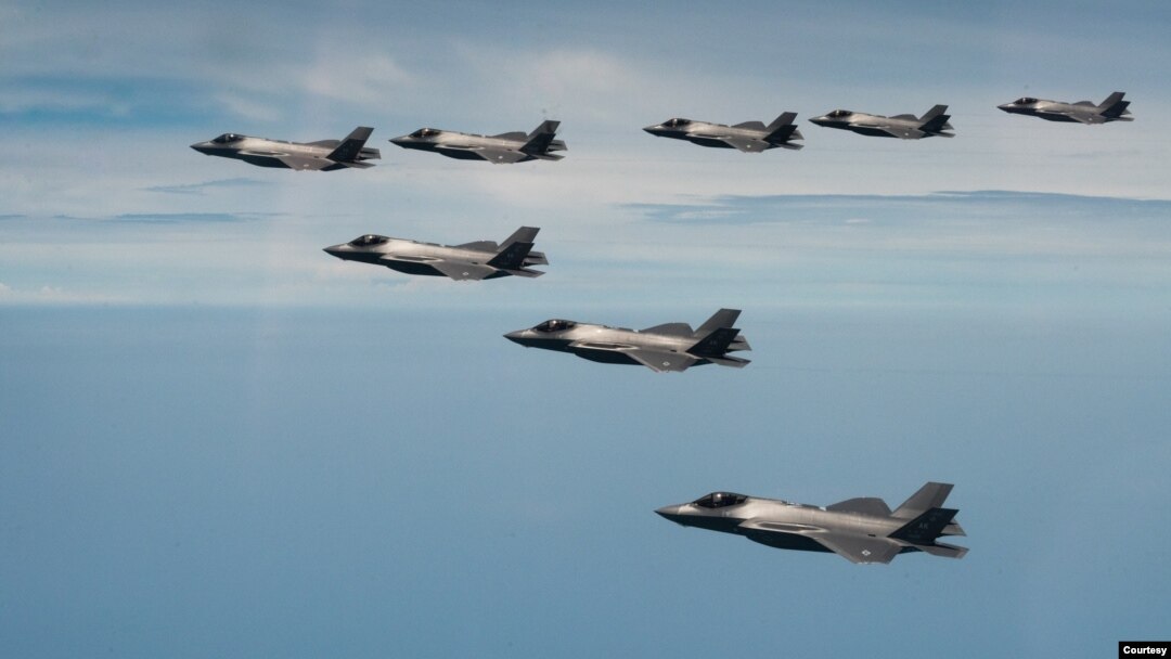 미국과 한국 공군 F-35A 스텔스 전투기들이 한반도 상공에서 연합비행훈련을 진행하고 있다. (한국 국방부 제공)