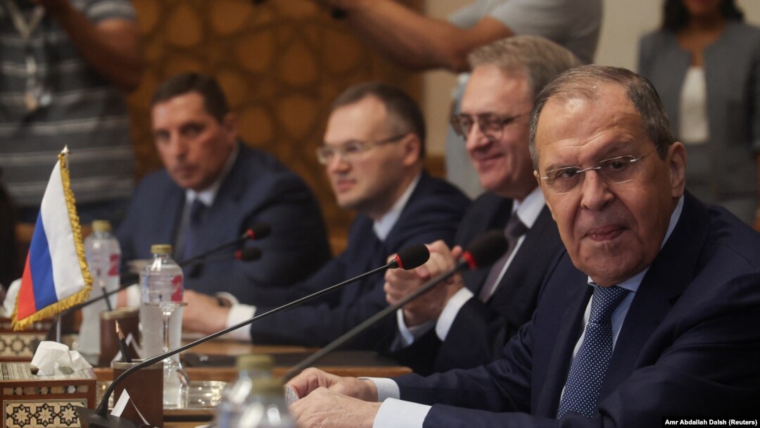 Waziri wa mambo ya nje wa Russia Sergei Lavrov akihudhuria mkutano na mwenzake wa Mistri Sameh Shoukry mjini Cairo, Julai 24, 2022. Picha ya Reuters