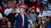 Abogados de Trump no quieren que el FBI revise documentos incautados en Mar-a-Lago