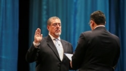 Bernardo Arévalo asumió la presidencia de Guatemala en una tensa jornada y al filo de la medianoche del domingo
