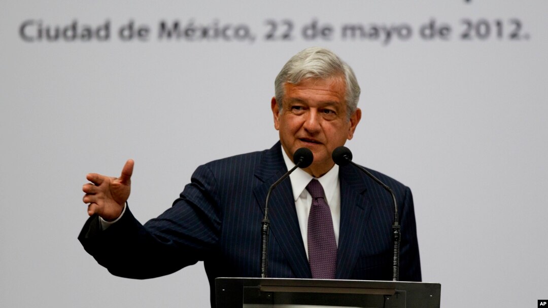 El mandatario mexicano, Andrés Manuel López Obrador, en un acto político en Ciudad de México en mayo de 2012.