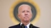 Prezidan Joe Biden pran la pawol nan Lamezonblanch nan Washington, Vandredi 24 Jyen 2022. 