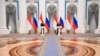 Президент Индонезии Джоко Видодо и президент РФ Владимир Путин на пресс-конференции в Москве. 30 июня 2022