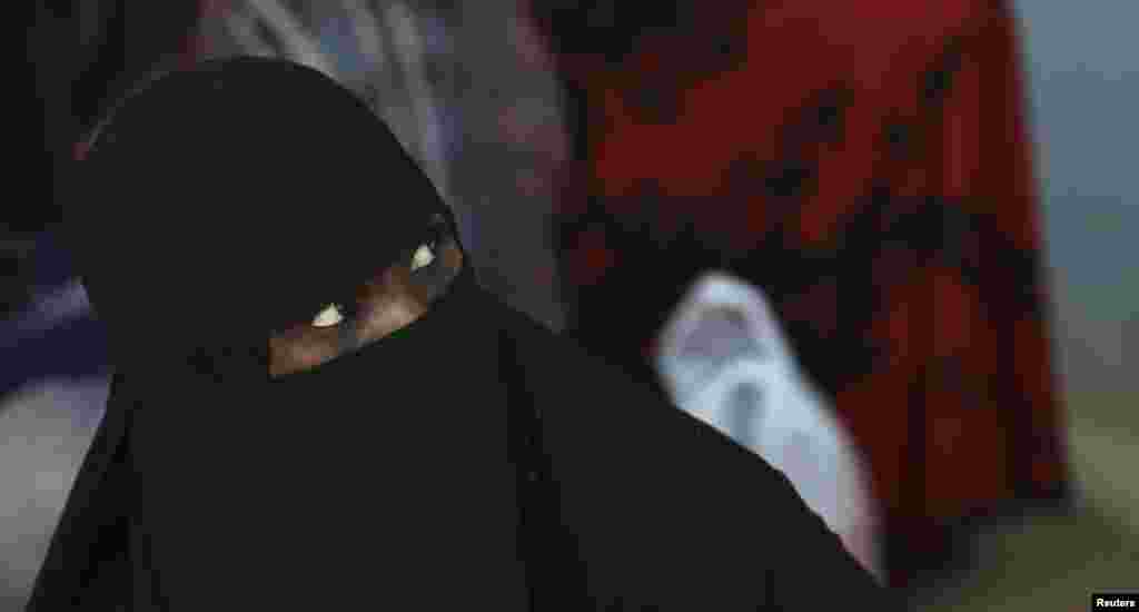 ‘Yan Najeriya da aka taso keyarsu daga Saudiya sun isa filin saukan jiragen sama dake Abuja ranar 25 ga watan Disamba na 2013.