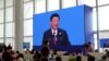 记者在博鳌论坛新闻中心观看中国国家主席习近平讲话（2018年4月10日）