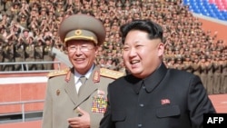 時任北韓人民軍總參謀長的李永吉大將2015年10月15日陪同金正恩檢閱部隊。李永吉後來被降職，在2018年又官復原職。 