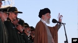 ئایەتوڵا عەلی خامەنەئی، دەسەڵاتدارترین کەس لە کۆماری ئیسلامی ئێران
