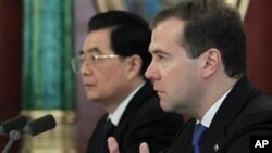 中國國家主席胡錦濤訪問莫斯科與俄羅斯總統梅德韋杰夫會面後跟媒體見面