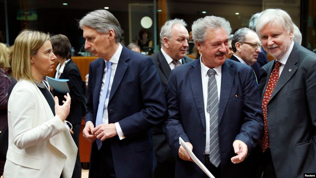 (L-R) European Union foreign policy chief Federica Mogherini, Britain's Foreign Secretary Philip Hammond, Luxembourg's Foreign Minister Jean Asselborn and Finland's Foreign Minister Erkki Tuomioja attend an European Union foreign ministers meeting in Brussels, March 16, 2015. 