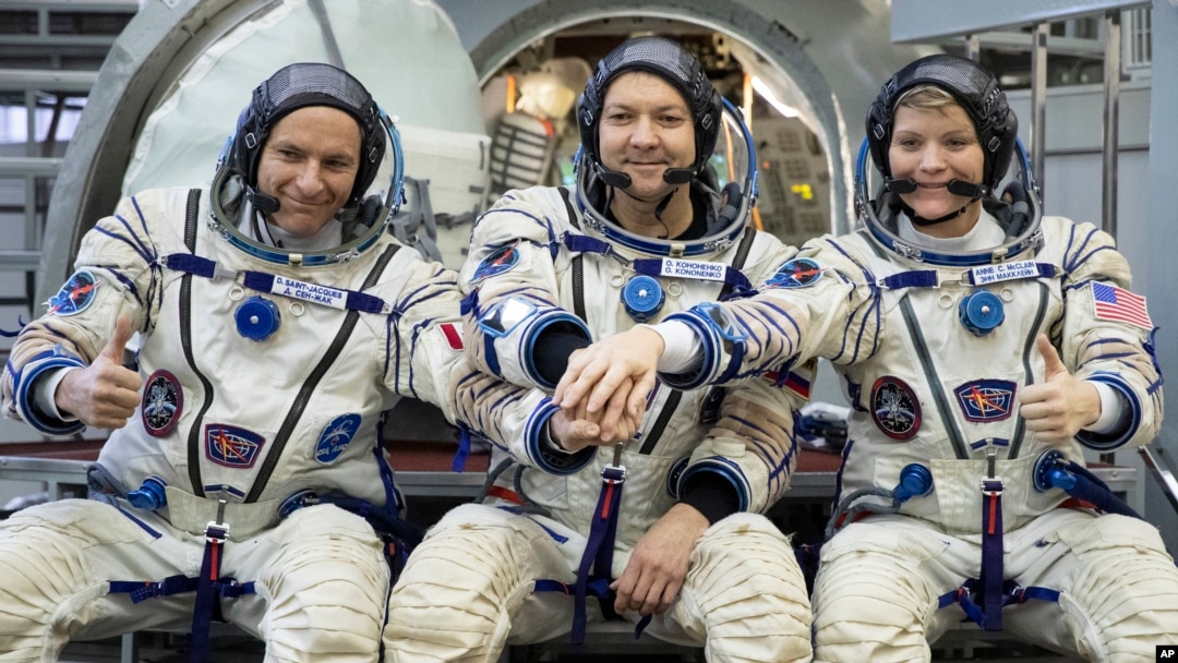 From left: CSA astronaut David Saint Jacques, Russian cosmonaut Оleg Kononenko‎ and U.S. astronaut Anne McClain pose in a mock-up of a Soyuz space craft at Russian Space Training Center in Star City, Russia, Nov. 14, 2018. 
